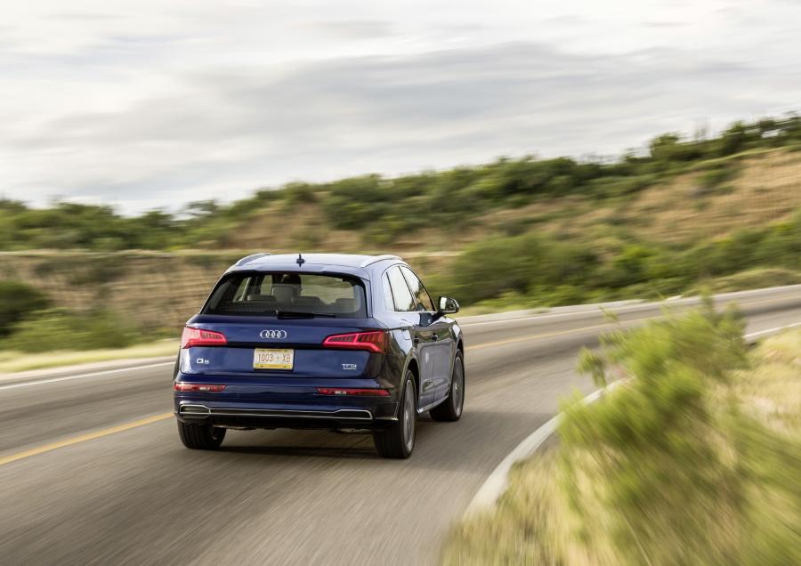  Audi Q5 TFSI Quattro S-Line 2016 года  (WW) (фото 25 из 110)